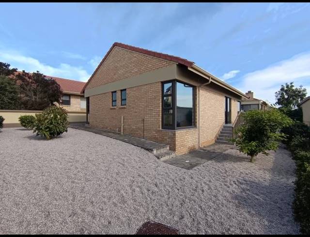 2 BEDROOM TOWNHOUSE FOR SALE IN SEEMEEU PARK